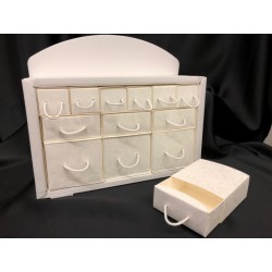 Set espositore cassettiera cartoncino, completo di 12 scatoline cartocino di diverse misure. CM 32x10 H 28