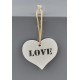 Set 6 appendini forma cuore in legno con scritta LOVE. CM 5