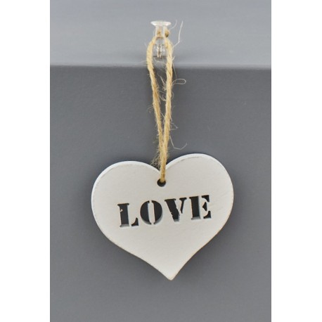 Set 6 appendini forma cuore in legno con scritta LOVE. CM 5