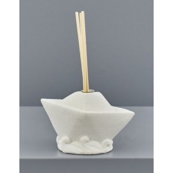 Profumatore ceramica bianca forma barca. CM 11x5.2 H 7.5