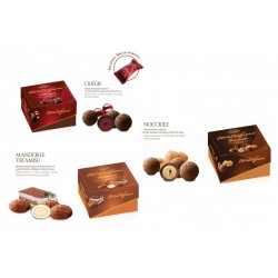 Tartufini ciliegie e cioccolato fondente, mandorle e cioccolato bianco al tiramisù, incartati singolarmente. GR 500