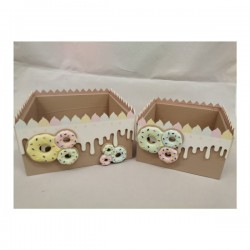 Set 2 scatole quadrate legno con decorazione donuts. CM 19x10 H 10 - CM 15x15 H 9