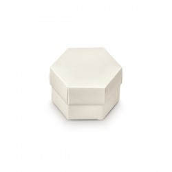 Scatola esagonale in cartoncino, fondo e coperchio , colore seta bianco.Mis.8x5,5cm