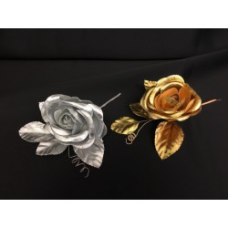 Rosa lurex oro o argento con foglie. CM 15